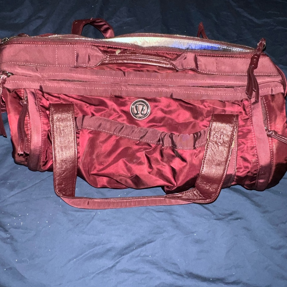 Lululemon keep on running duffel Bordeaux Drama
